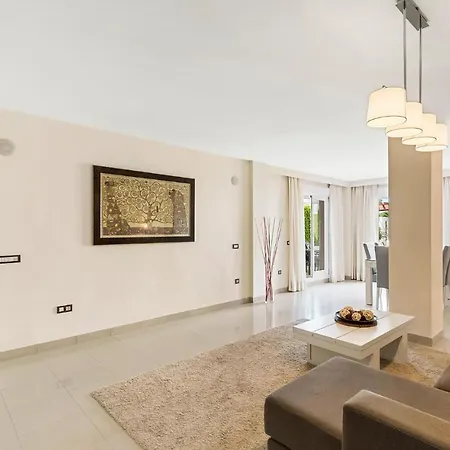 In With Kitchen דירה