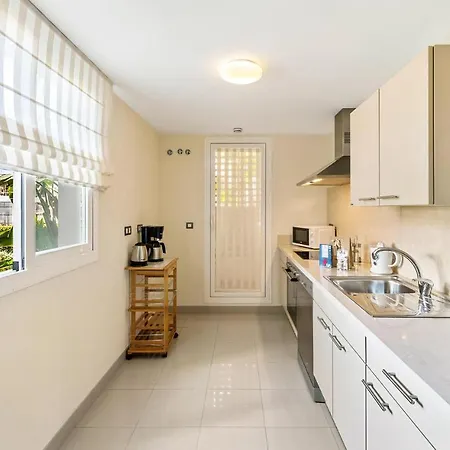דירה In With Kitchen אסטפונה