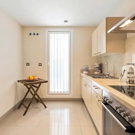 In With Kitchen דירה